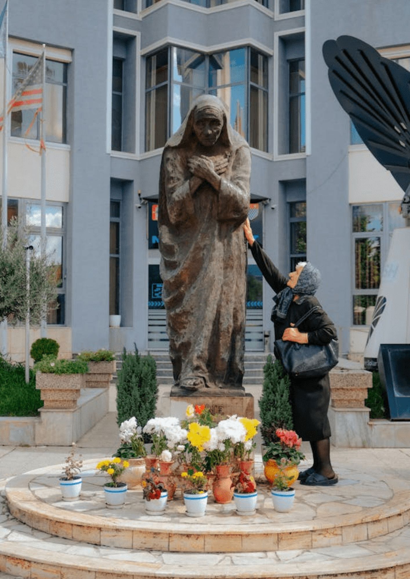 Mother Teresa Statue